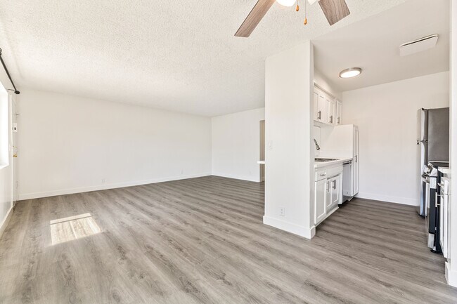 Foto del edificio - 10535 Lindley Avenue