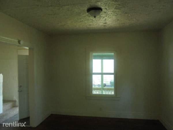 Primary Photo - 3 br, 1 bath House - 302 1/2 Reynolds St