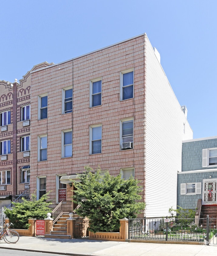 Primary Photo - 718 Leonard St