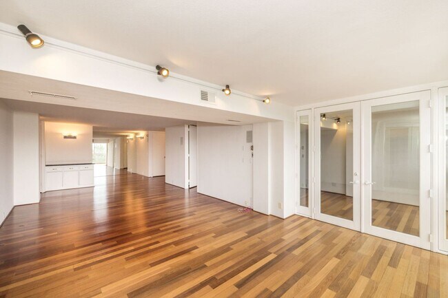 Foto del edificio - High Rise Living in the Heart of Downtown Palo Alto!