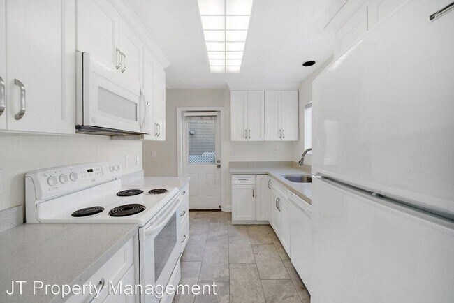 Foto del edificio - 217 Hidden Creek Ct
