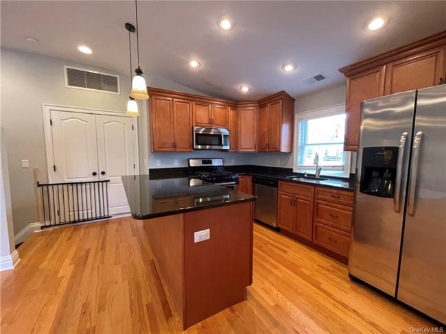 Photo - 27 Fisher Ave (Tuckahoe, NY) Apartments
