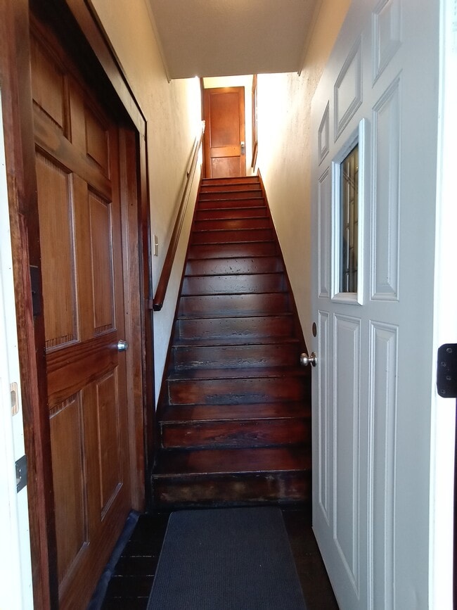 Entrance Steps - 898 1st St NE