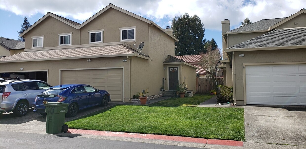 Foto principal - Excellent 3 Bed/2.5 Bath Mountain Shadows ...