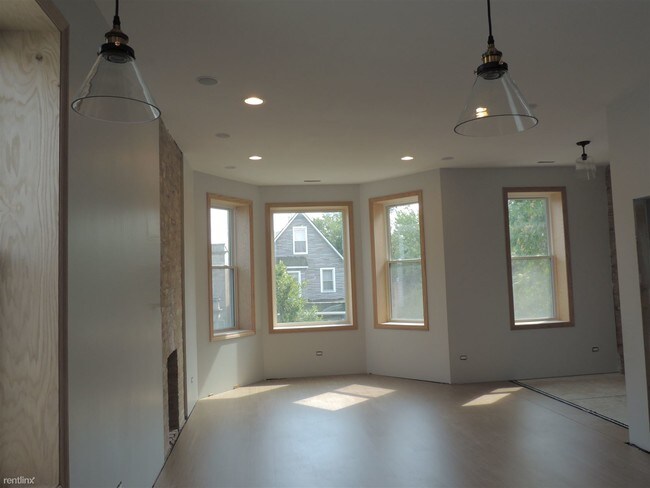 Building Photo - 3428 W Belden Ave