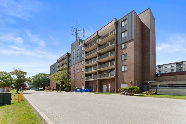 Building Photo - Place Tecumseh Apartments