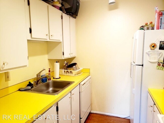 Building Photo - 2 br, 1.5 bath House - 8060 Niwot Rd #30