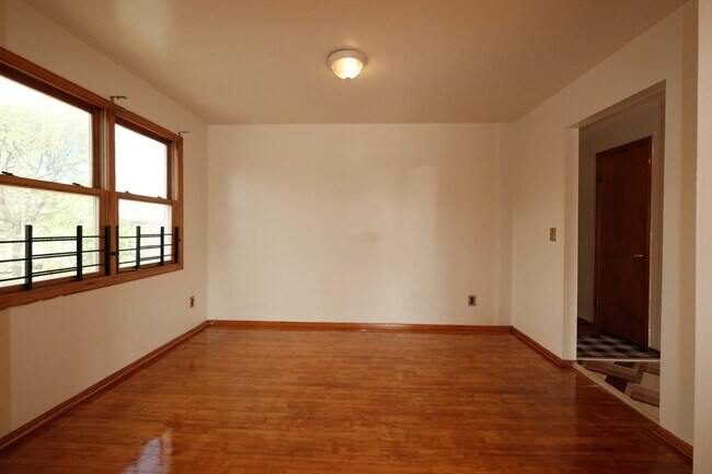 Building Photo - 1137 Dill Ave