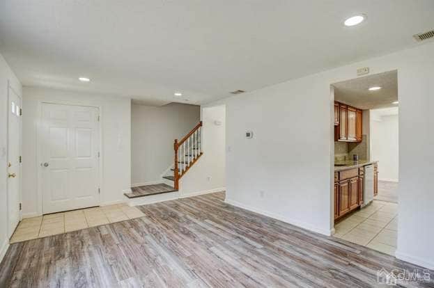Building Photo - 47 Beechwood Ct