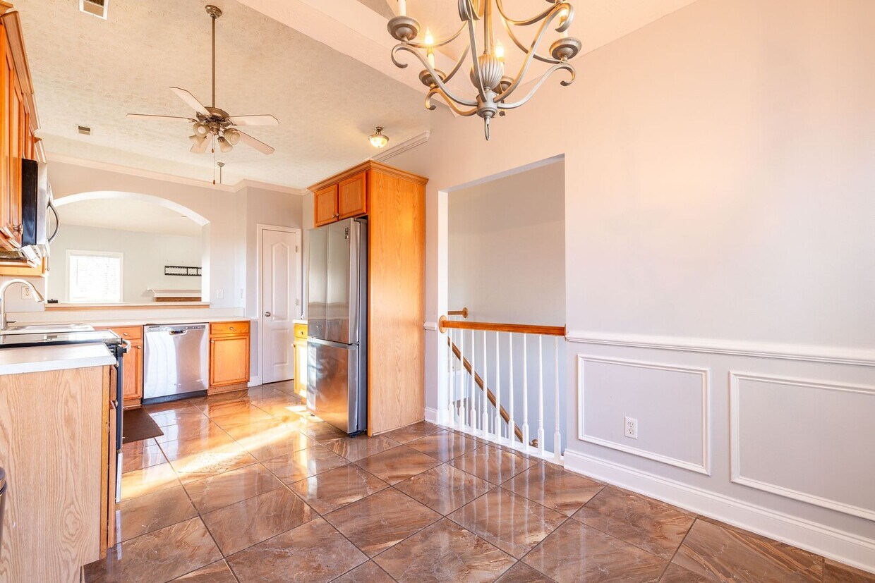 Foto principal - Spacious 5 Bedroom, 3 Bathroom Home in Cov...