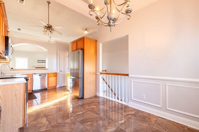 Spacious 5 Bedroom, 3 Bathroom Home in Cov... - Spacious 5 Bedroom, 3 Bathroom Home in Cov...
