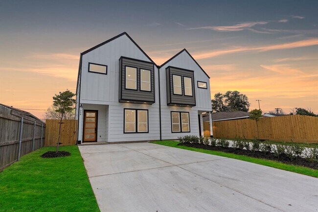 Building Photo - 7938 Jutland Rd