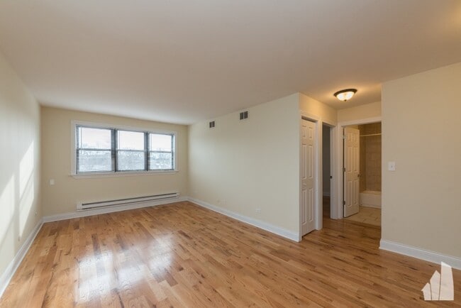 Building Photo - 532 W Arlington Pl