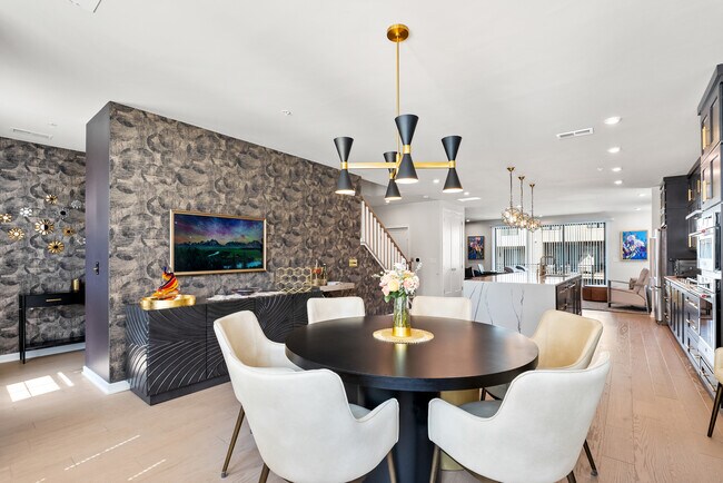 Foto del edificio - 7402 Backett Wood Ter