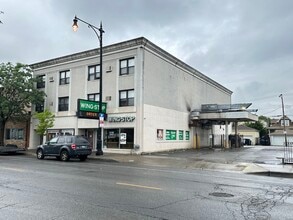 Building Photo - 3042 N Central Ave