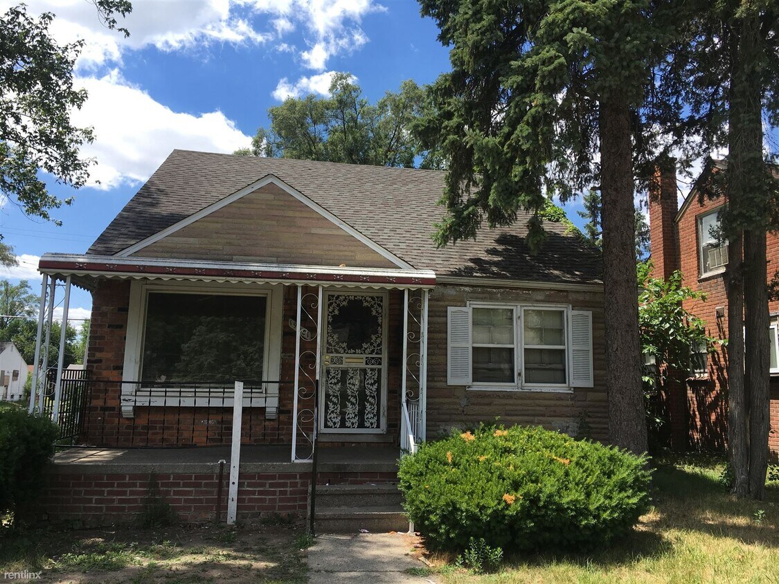2 br, 1.5 bath House 19401 Grandville Ave House Rental in Detroit