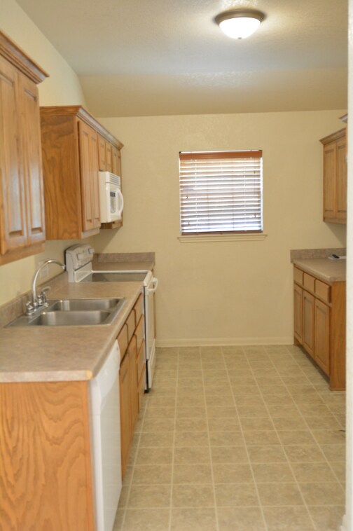 Foto del edificio - 28 Bluebonnet Dr