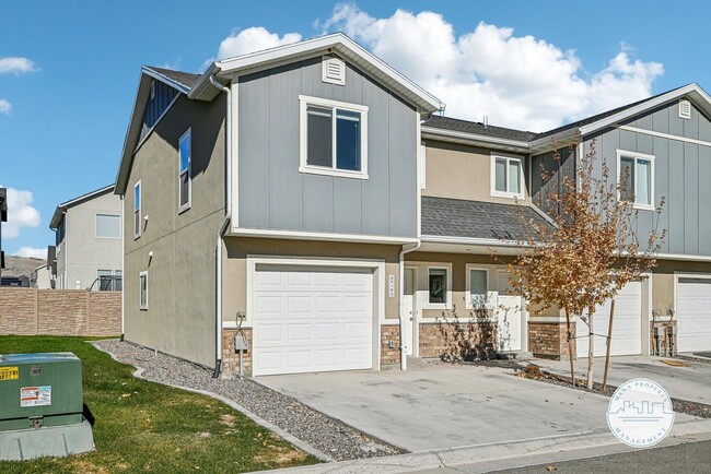 Building Photo - OPEN HOUSE August 2, Saturday | Stylish, 2...