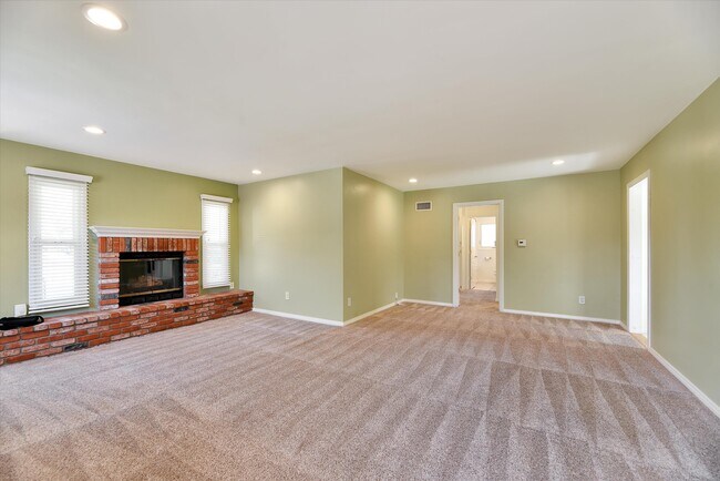 Foto del edificio - 5341 Waring Rd