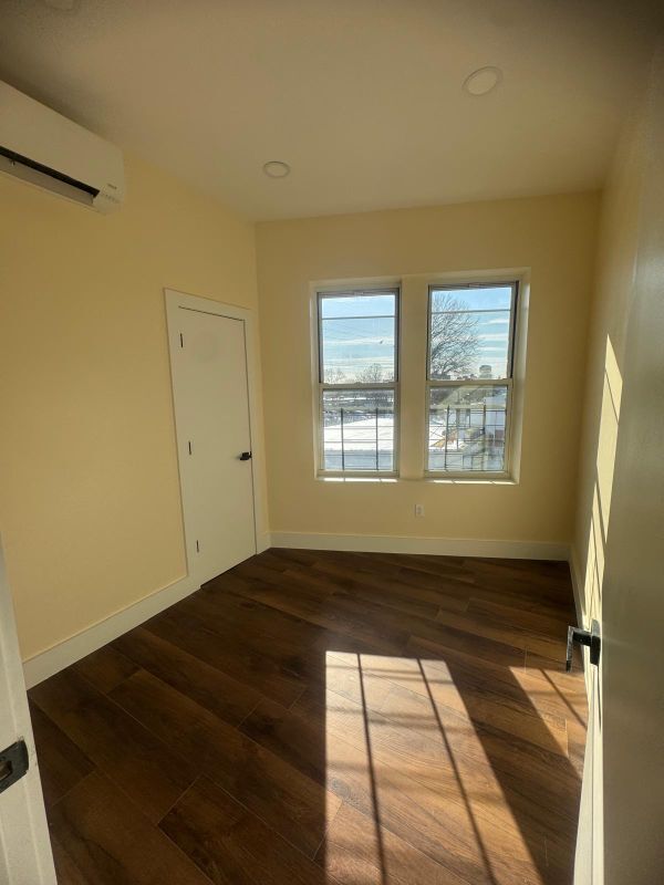 Foto del edificio - 91-04 43rd Ave