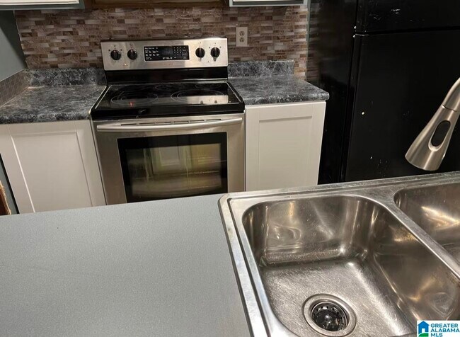 Foto del edificio - 656 Valley Crest Dr