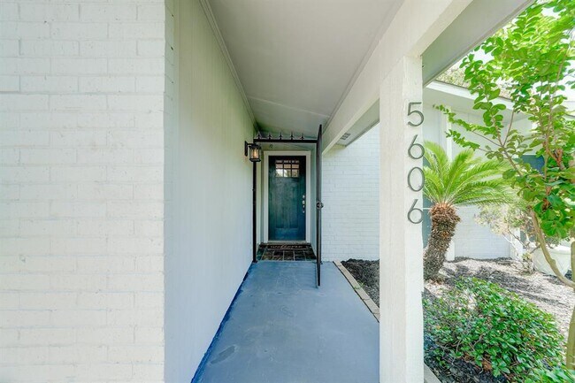 Building Photo - 5606 Hardwood Forest Dr