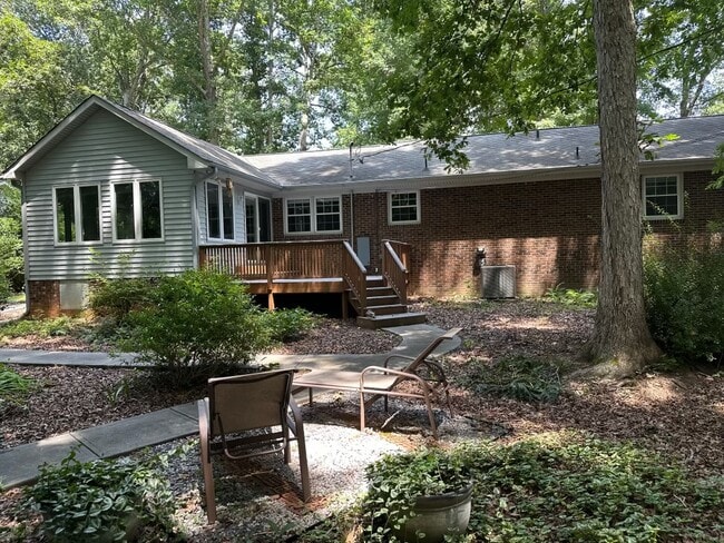 Building Photo - 4905 Heritage Dr