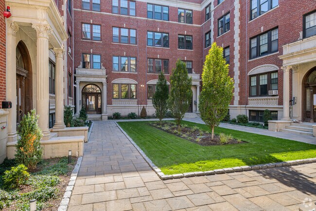 Building Photo - 19A Forest St