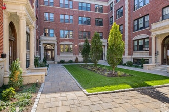 Building Photo - 19A Forest St