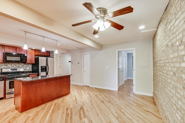 Building Photo - 4824 N Hoyne Ave