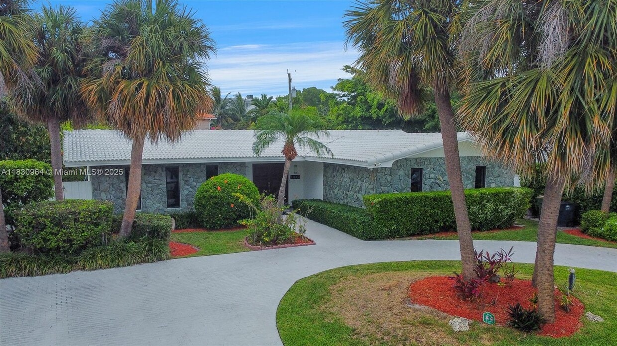 Primary Photo - 11645 NE 20th Dr
