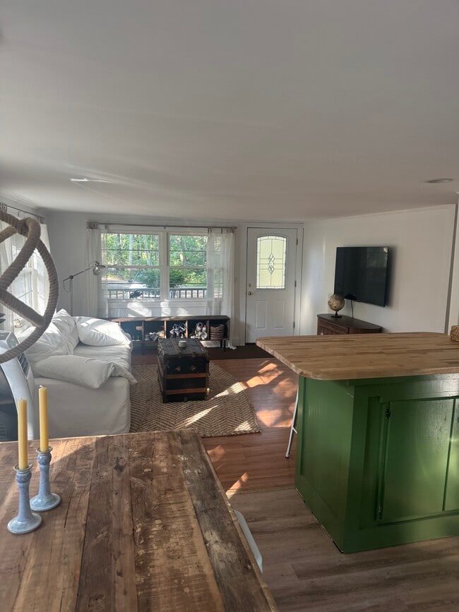 Building Photo - 3 Sylvan Cir