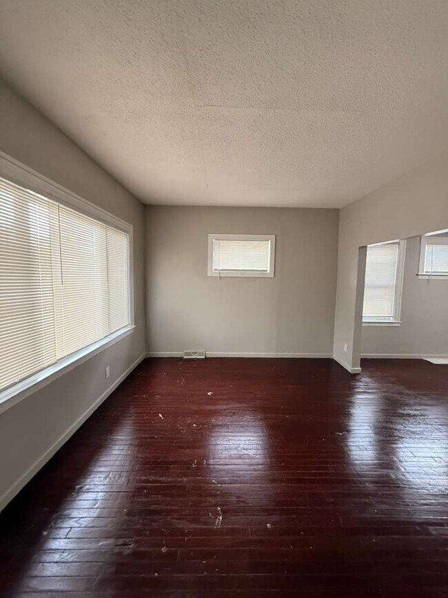 Foto del edificio - 13331 Strathmoor St