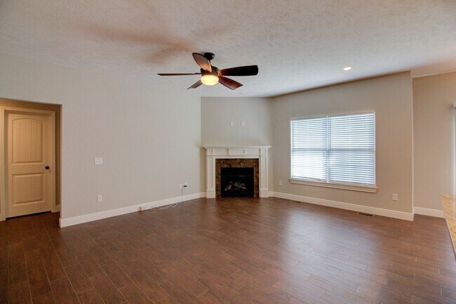 Building Photo - 4 Bedroom Home w/ 3-Car Garage