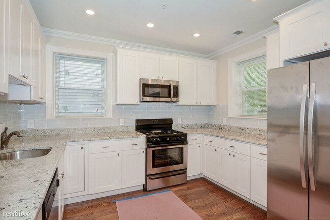 Building Photo - 29 Chestnut Ave