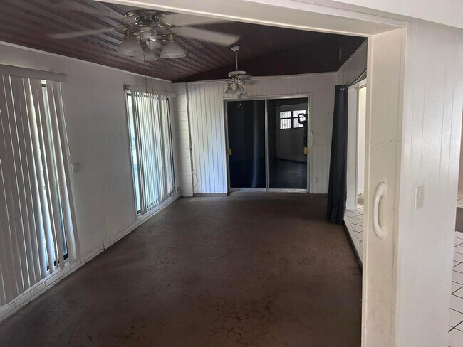 Foto del edificio - 1740 Diane Dr