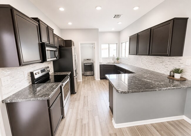 Building Photo - Beautiful Gilbert Home for Rent | 3 Bed | 2 Bath | Backyard | 2-Car Garage