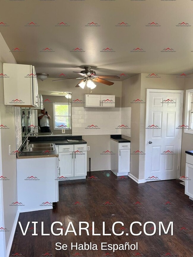 Building Photo - Very spacious 3 Bedrooms, 1 Bathroom Home