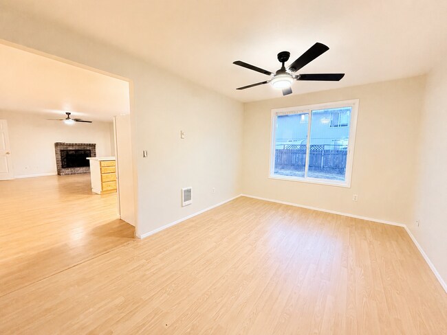 Foto del edificio - Beautifully Updated 4-Bedroom Home in Woodland, WA – Pet Friendly