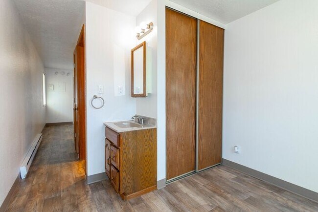 Building Photo - Beautiful Studio unit ready for you to cal...