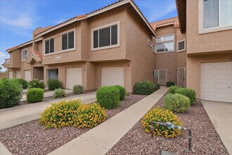 Building Photo - 1633 E Lakeside Dr