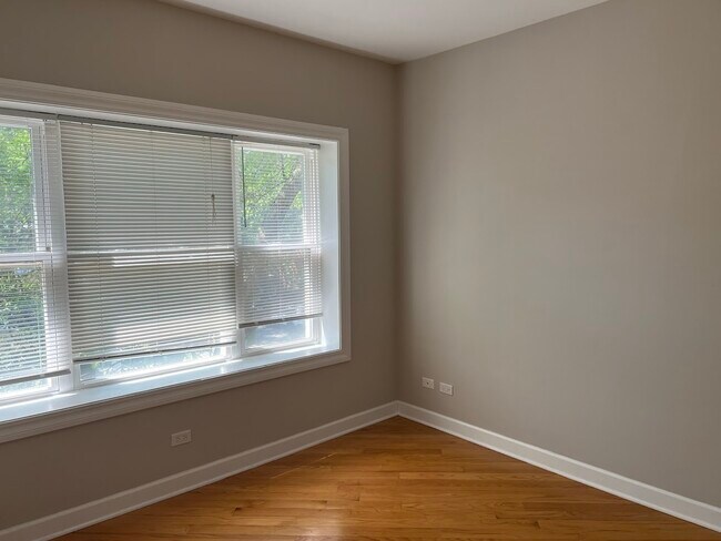 Foto del edificio - 6507 N Hamilton Ave