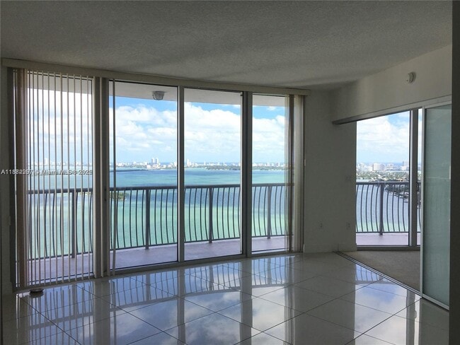 Foto del edificio - 1750 N Bayshore Dr
