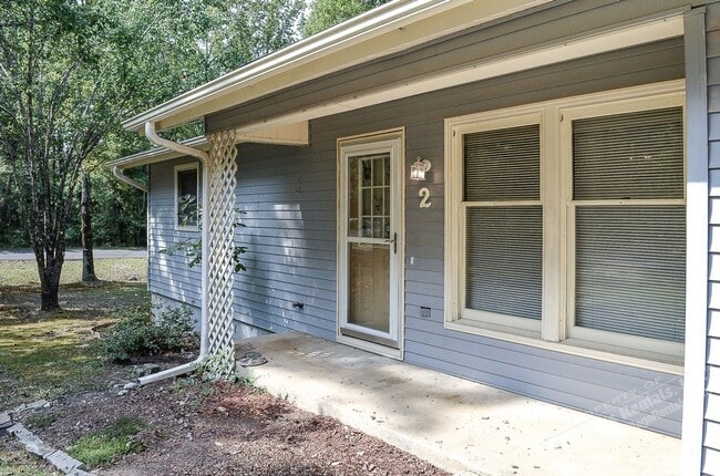 Building Photo - Central Hot Springs Village/Home/Unfurnished