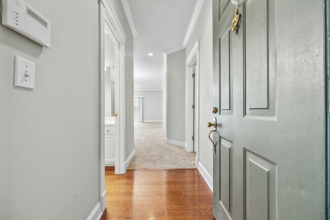 Building Photo - 6307 Sweetwater Blvd