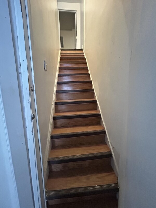 Photo du bâtiment - 1 Bedroom Upper Level Apartment – All Utilities & Parking Included – $1,399/month