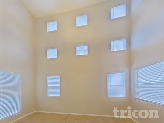 Building Photo - 7024 N 77th Dr