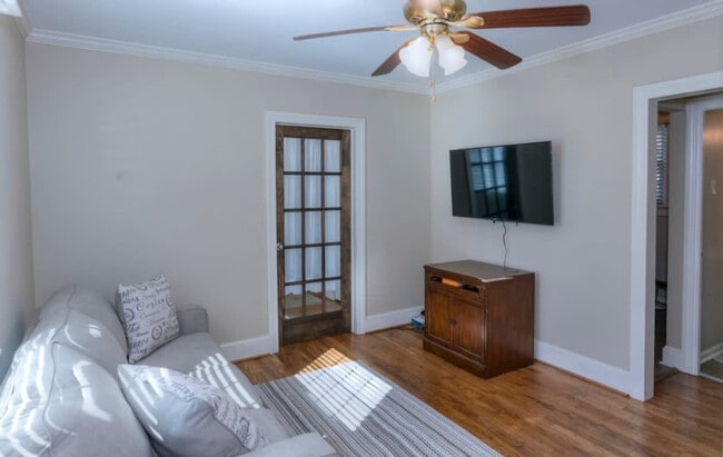 Building Photo - 1416 S Dixon Dr