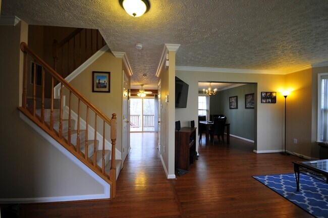 Building Photo - 6694 Huntshire Dr