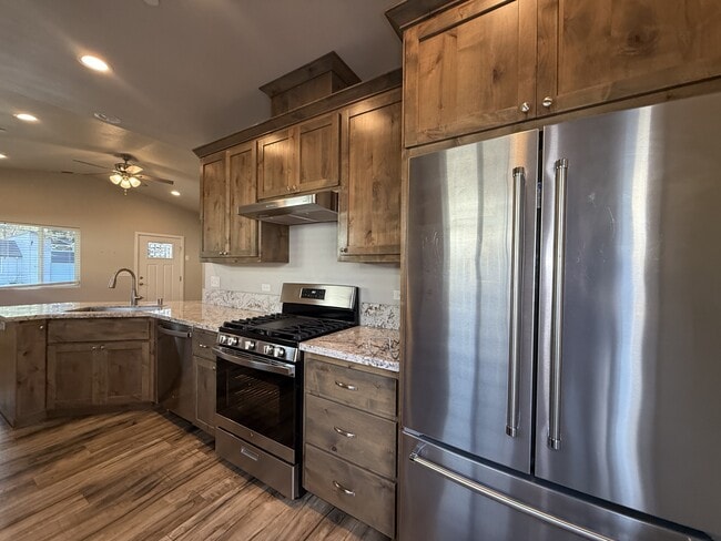 Building Photo - 1472 Hooker Oak Ave